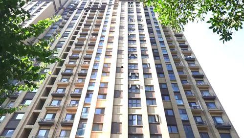 河南小区爆料新闻视频,惊现高空抛物事件，居民生命安全引担忧