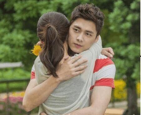 绅士拥抱的明星,绅士拥抱背后的明星温情瞬间