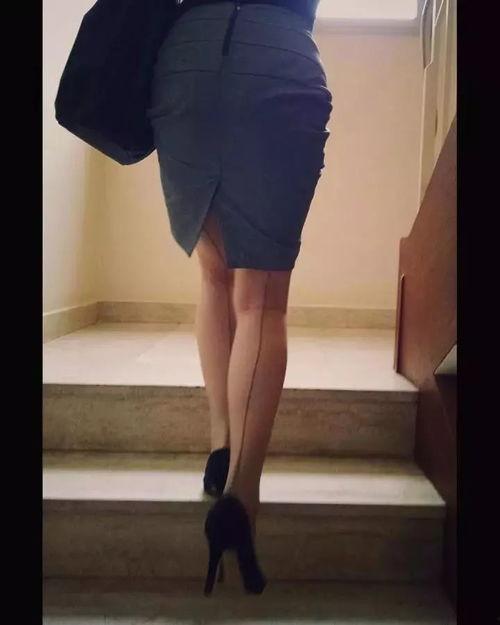 琥珀色的女孩丝袜照片,尽显青春魅力