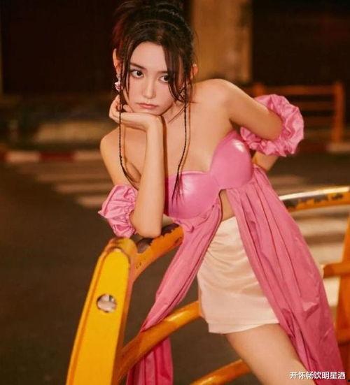 蒋依依丝袜图,时尚魅力一触即发