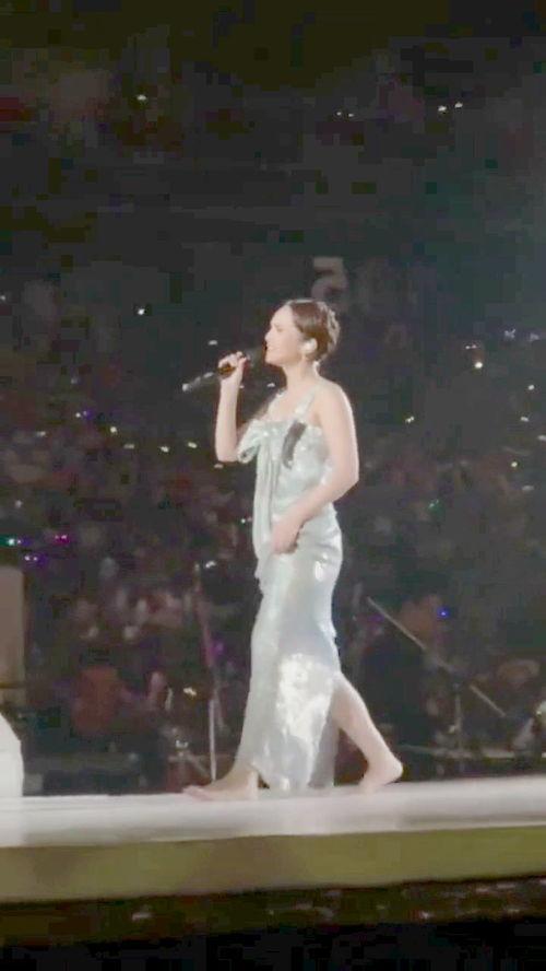 明星光脚上台,明星们的勇气与风采瞬间