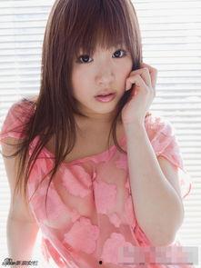 日本巨乳女生小说,日本校园禁断恋曲